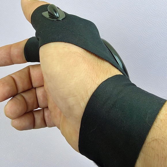 LED Flashlight Gloves Hands Free Light for Fishing Repair Camping Outdoor - Picture 4 of 8